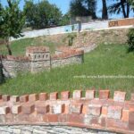 Installazione di arte contemporanea tra le vigne del Castello di Ama