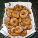 Ciambelle di Carnevale fritte e zuccherate