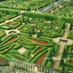 Veduta aerea dei ricami di bosso e dell'orto decorativo (potager) del Castello di Villandry, Francia.