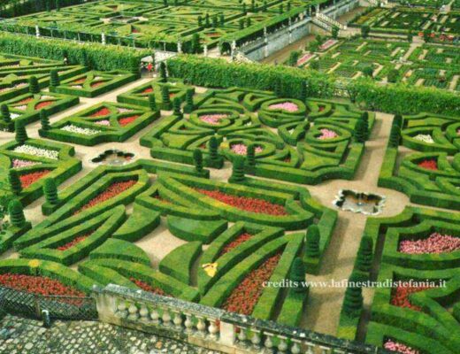 Veduta aerea dei ricami di bosso e dell'orto decorativo (potager) del Castello di Villandry, Francia.