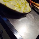 cospargere di sale e irrorare di olio