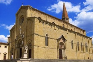 la facciata del duomo di Arezzo