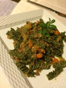 fusillo verde alle alghe e sugo di chianina ricetta