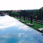 La piscina del relais Il Borro di Ferragamo