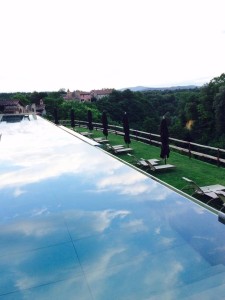 La piscina del relais Il Borro di Ferragamo