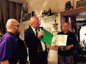 Roberto Vasarri premia il ristorante Daniele e Riccardo