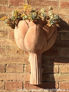 59/5000 When there is the artichoke party at Chiusure, near Siena, Wenn es die Artischockenparty bei Chiusure bei Siena gibt