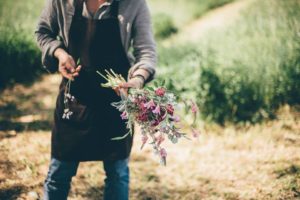 come fare composizioni floreali con i fiori di campo, How to make floral arrangements with wildflowers