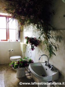 atmosfera floreale per il bagno, Floral atmosphere for the bathroom