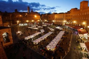 il-mercato-dipiazza-del-campo, Siena quando c'è il mercato in Piazza del Campo