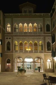L'albergo più lussuoso di Venezia, The most luxurious hotel in Venice