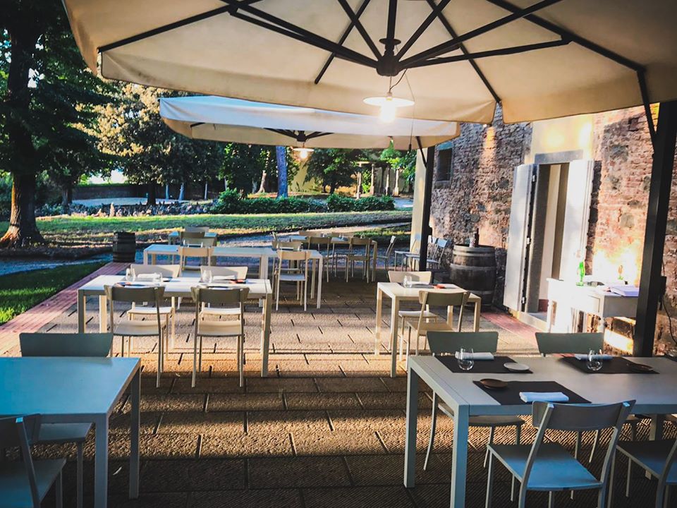 ristoranti-dove-mangiare-all'aperto-creta-osteria.jpg