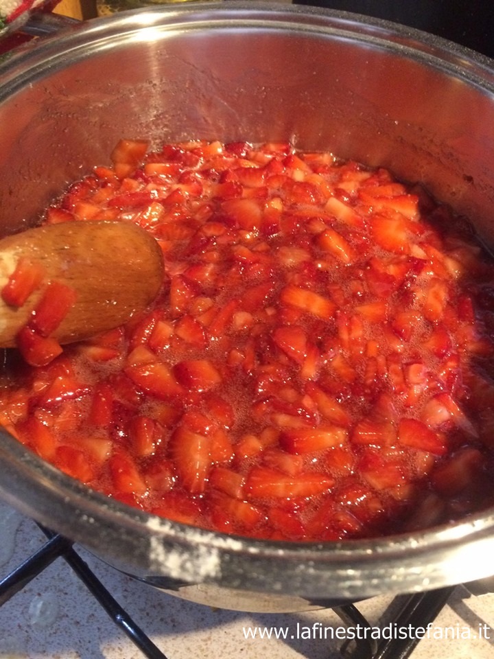 portare-a-ebollizione-la-marmellata-di-fragole.jpg