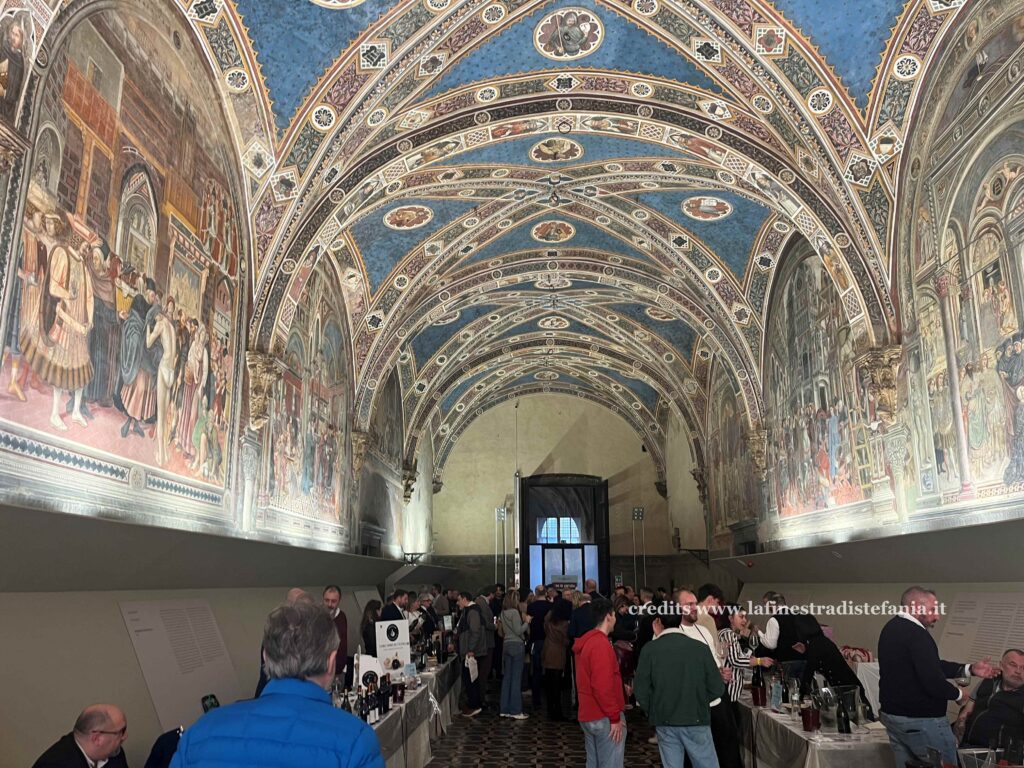 Veduta del complesso Santa Maria della Scala a Siena durante l'evento Wine&Siena 2025, degustazione di vini d'eccellenza.